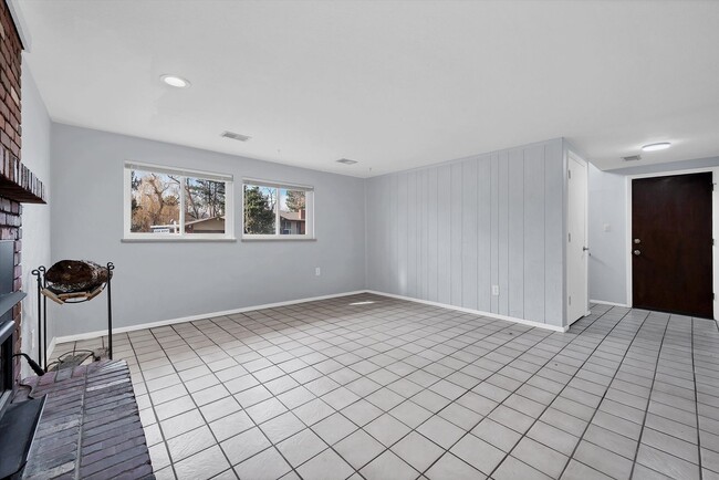 Building Photo - Beautiful 4 Bedroom Home in Wheatridge!!