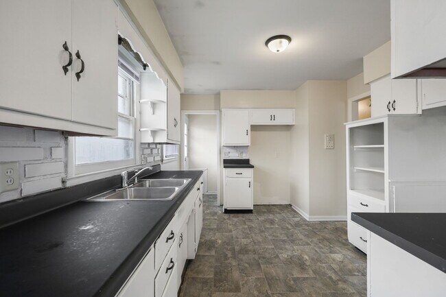 Building Photo - 3337 Houston St