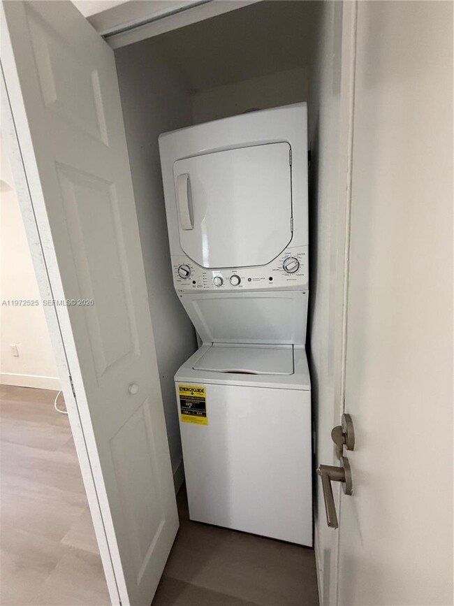 Building Photo - 11 Sidonia Ave