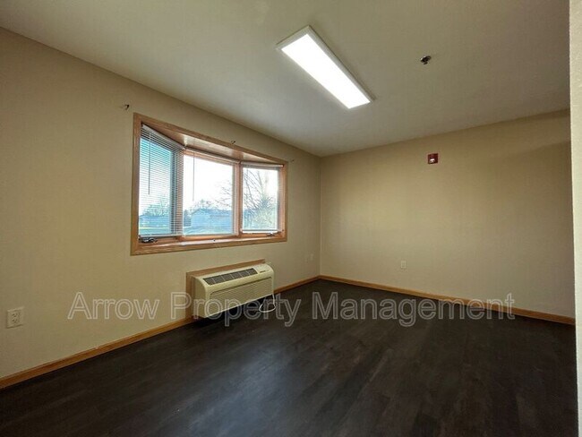 Building Photo - 150 Poppe Dr