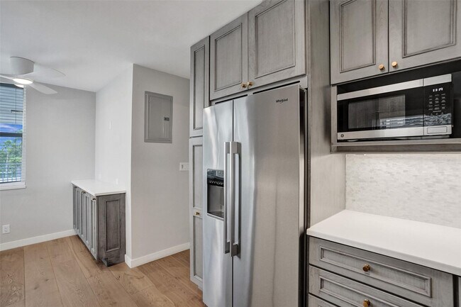 Building Photo - 5200 N Ocean Blvd