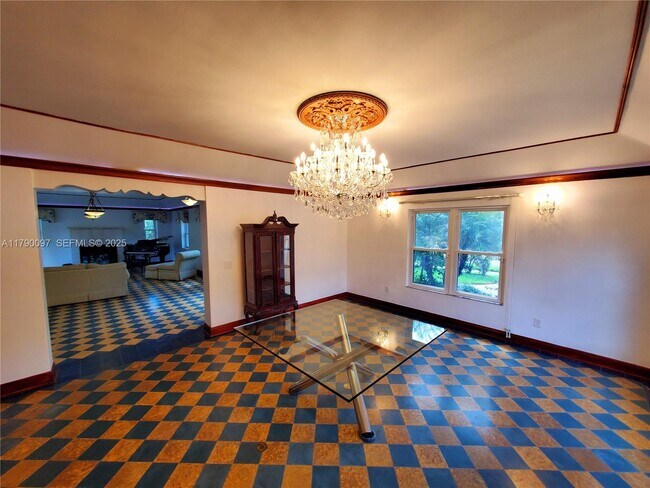 Building Photo - 339 NE 96th St