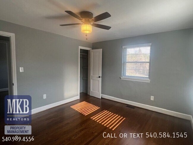 Building Photo - 6221 Shady Acres Dr