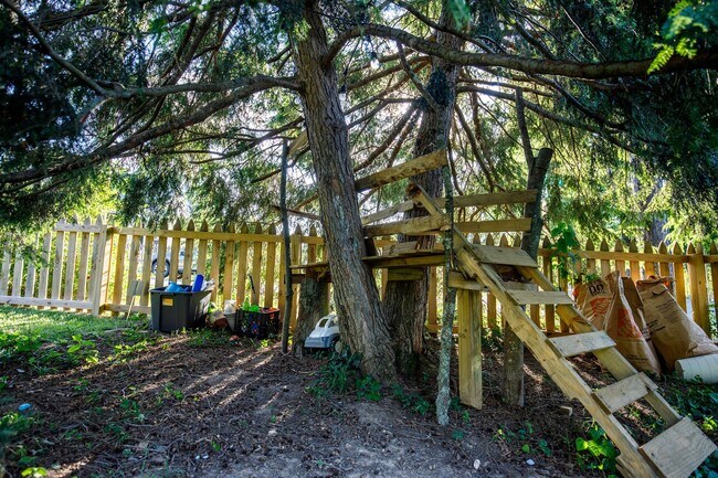 Building Photo - **APPLICATIONS APPROVED!**  Beautiful East Nashville Home on Porter for Lease!!