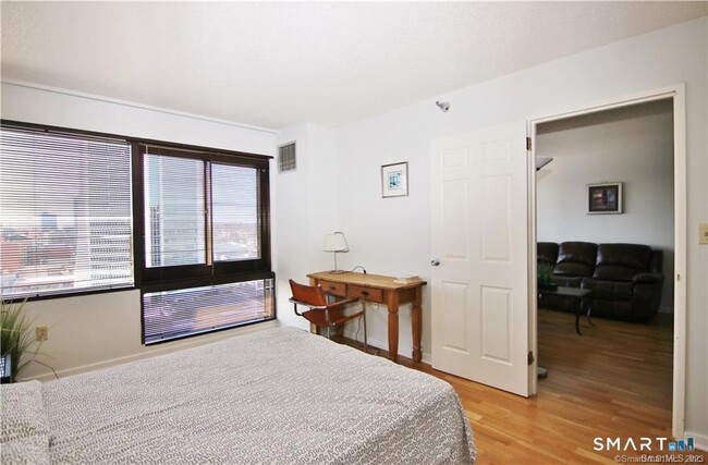 Building Photo - 127 Greyrock Pl