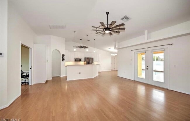 Building Photo - 634 SW 12th St