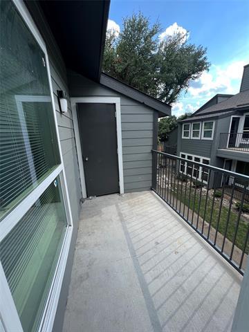 Building Photo - 9696 Walnut St