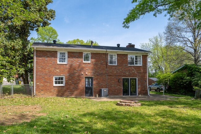 Building Photo - 12506 Liveoak Dr