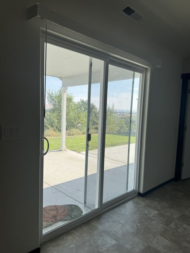 Building Photo - Orchard Terrace Umatilla