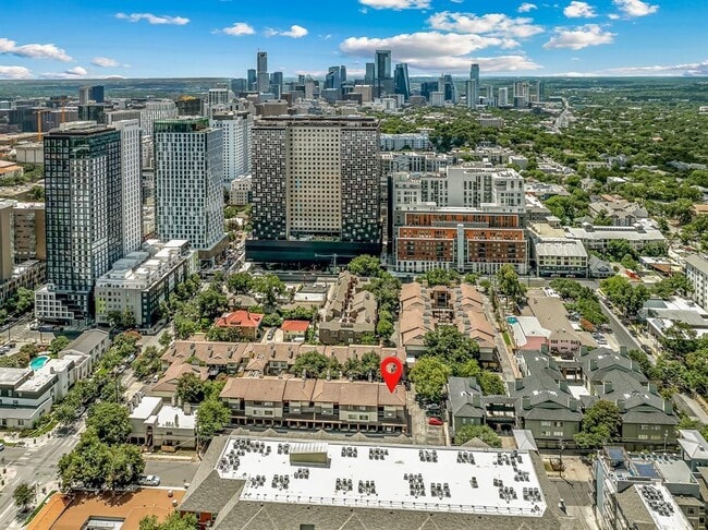 Building Photo - 806 W 24th St