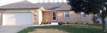 Building Photo - 4 Bedroom | 3 Bathroom | Walk Out Basement...