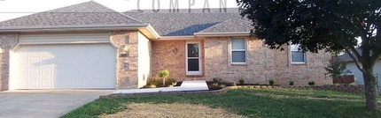 Building Photo - 4 Bedroom | 3 Bathroom | Walk Out Basement...