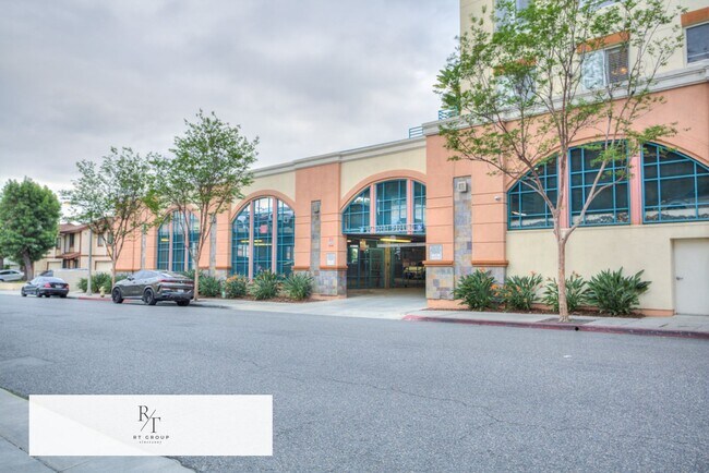 Building Photo - Luxurious Modern Condo in Alhambra