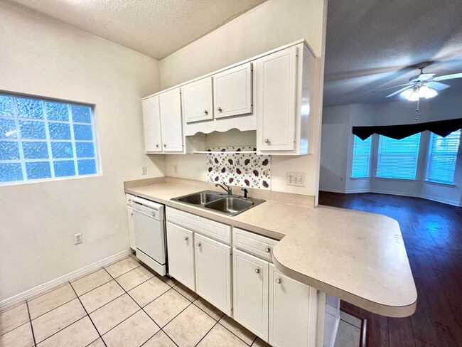Building Photo - First floor unit!