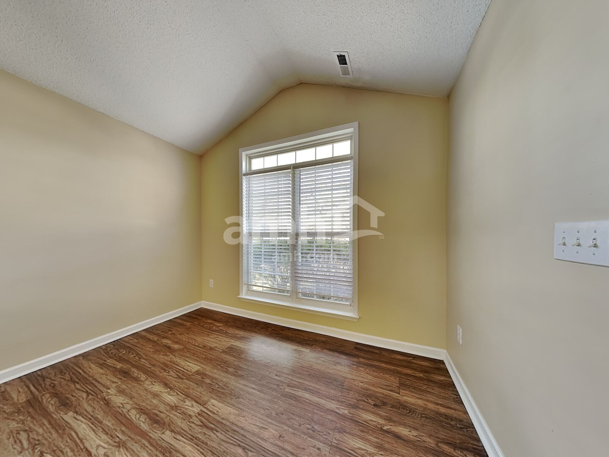 Building Photo - 409 Ascott Way