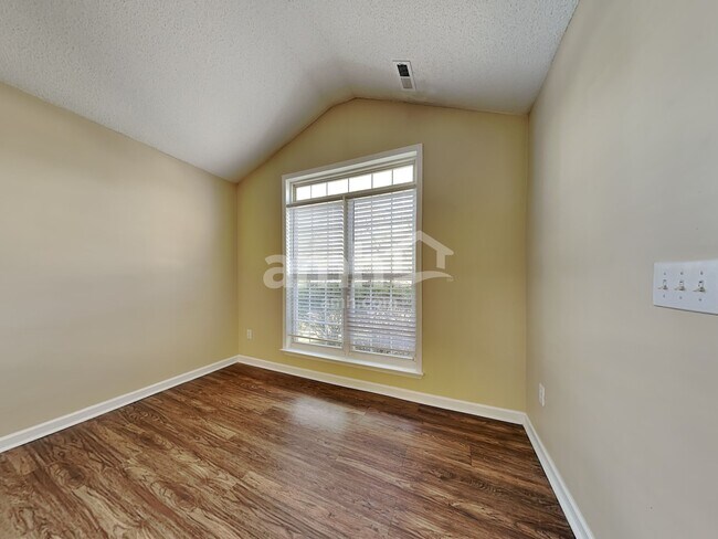 Building Photo - 409 Ascott Way