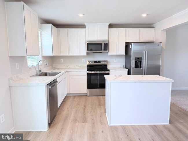 Building Photo - 785 Hisey Ave