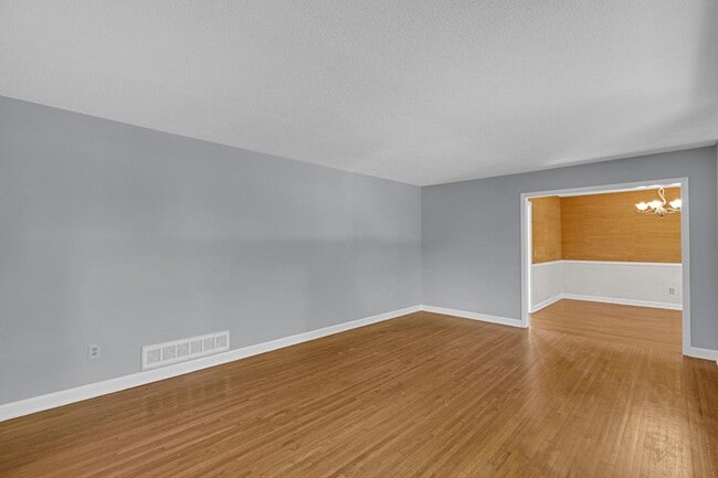 Building Photo - 3533 Greenleaf Rd