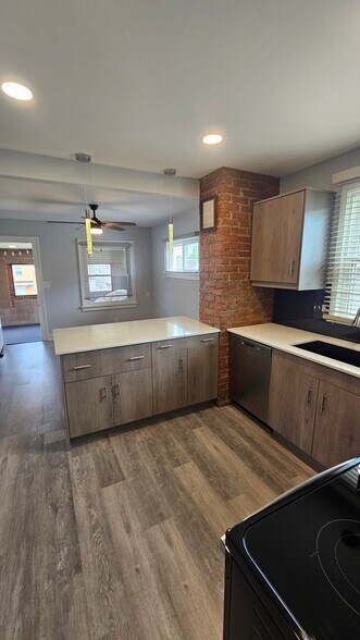 Building Photo - 5220 W 52nd St