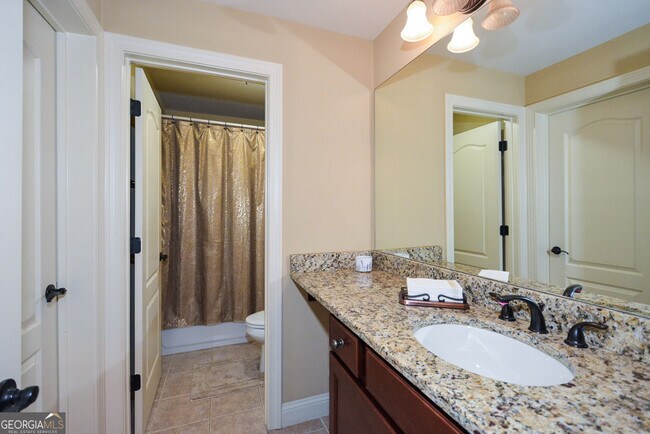 Building Photo - 2210 Spalding Dr