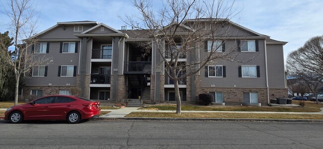 Primary Photo - Impeccable 3-bed,2-bath top floor Condo in...