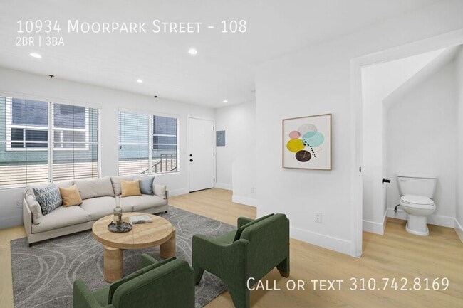 Building Photo - 10934 Moorpark St