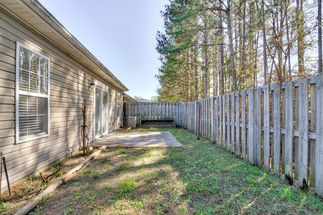 Building Photo - End Unit 3 Bedroom Townhouse in Evans