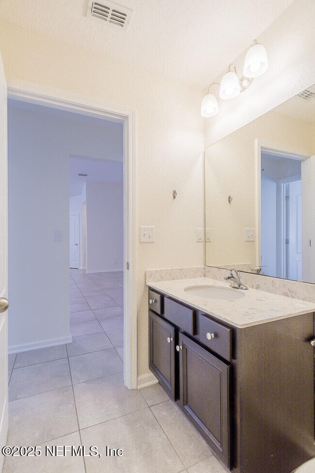 Building Photo - 95241 Tanglewood Dr