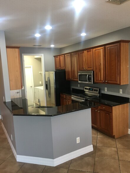 Building Photo - 7433 Terrace River Dr