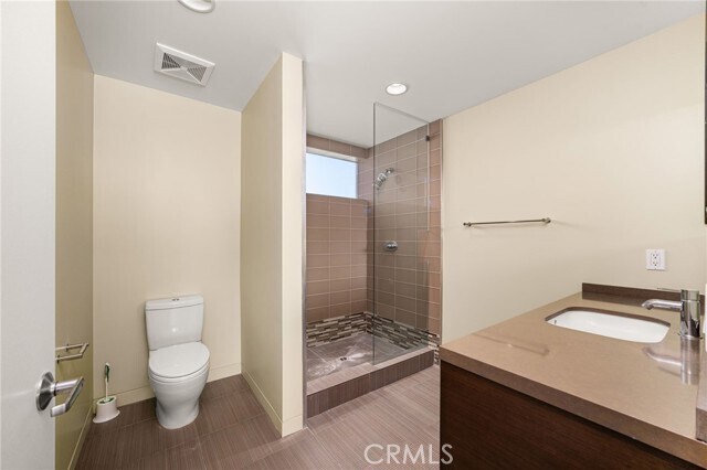 Building Photo - 1351 Havenhurst Dr