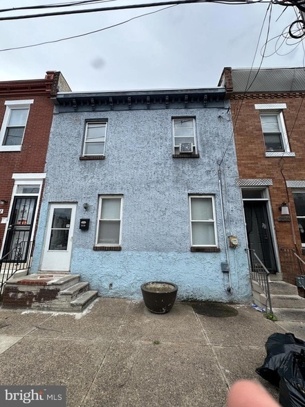Primary Photo - 2530 E Cambria St