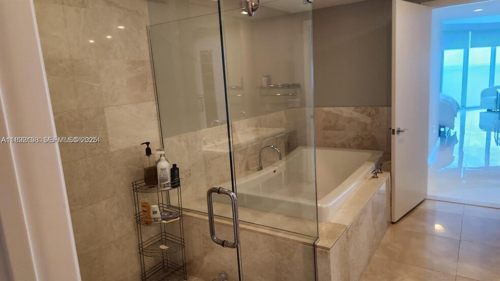 Building Photo - 17001 Collins Ave