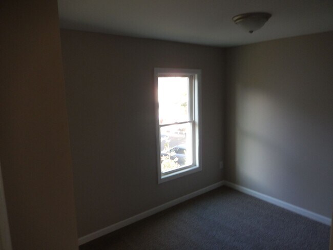 Building Photo - Newly Remodeled 3BR, 2BA, Single Family Home - SHOWING SOON!