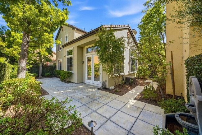 Building Photo - Stunning 3 Bedroom Home in Gated Newport Coast
