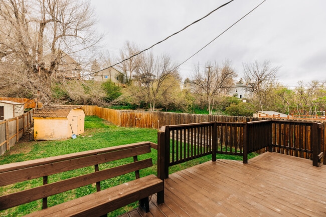 Building Photo - 628 Gladstone St