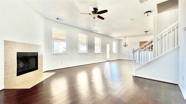 Building Photo - 1102 Middle Brook Dr
