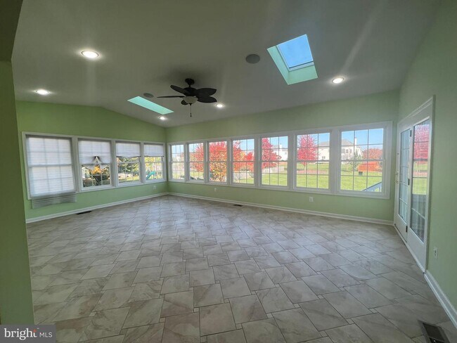 Building Photo - 43554 Freeport Pl