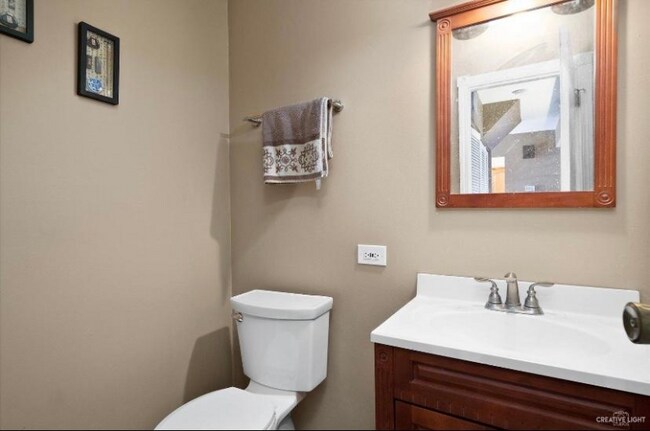 Building Photo - 424 Ascot Ln
