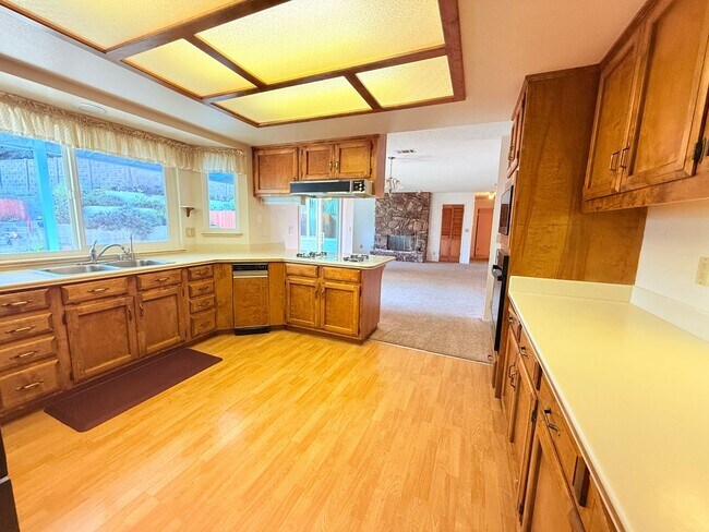 Building Photo - Pet-Friendly Room for Rent in Orcutt - Utilities Included!