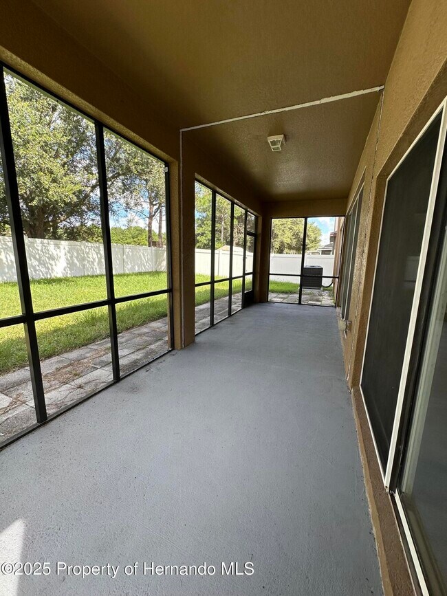 Building Photo - 14227 Wake Robin Dr