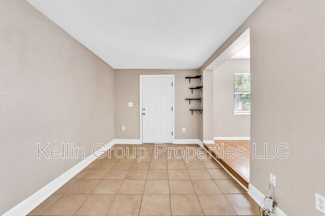 Building Photo - 4220 W Bay View Ave