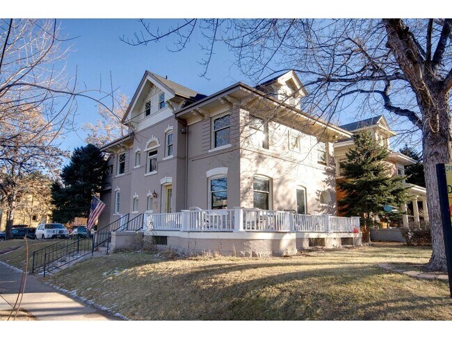 Building Photo - Beautiful 3-bedroom/2 bath unit in an Updated Victorian home in City Park! All utilities included...