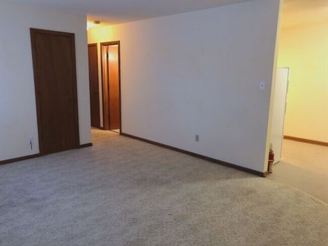 Building Photo - 5902 Hickman Rd