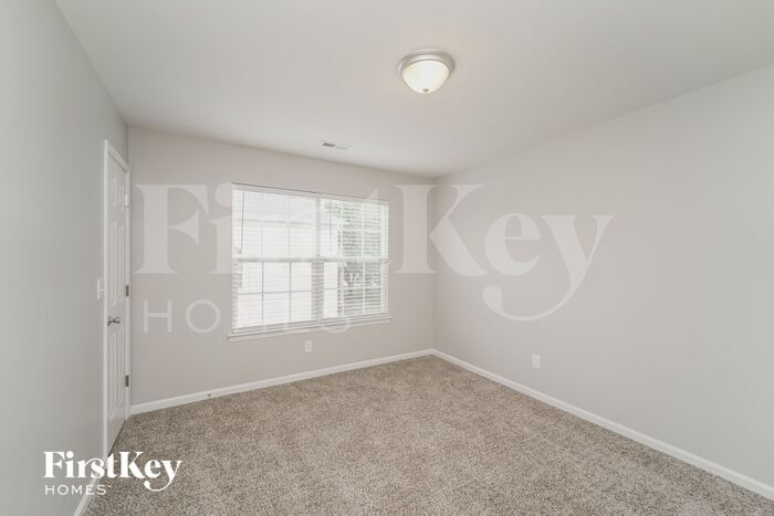 Building Photo - 5525 Rogers Rd