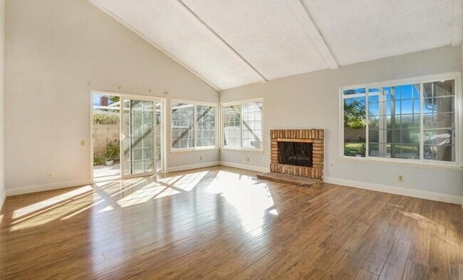 Building Photo - 24121 El Tiradore Cir