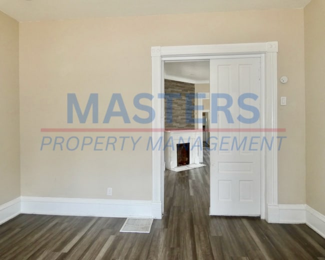 Building Photo - 834 Prouty Ave