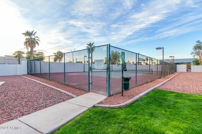 Building Photo - 2801 N Litchfield Rd