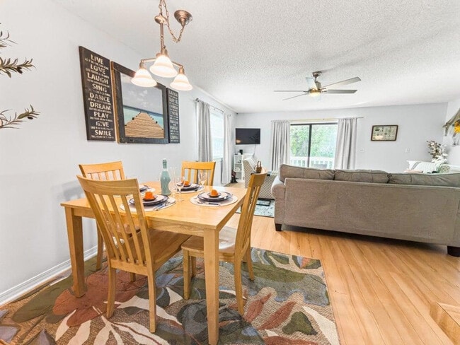 Building Photo - 113 N Myrtle Dr