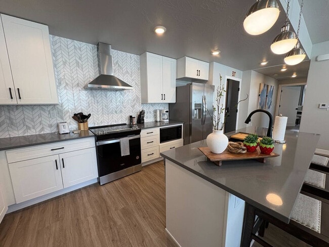 Building Photo - 206 N Chapparell Dr