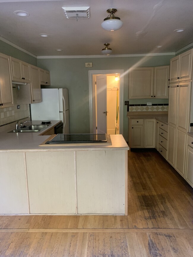 kitchen - 2402 NE 15th Ave